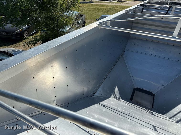 image for item DZ8629 2004 Wilson DWH-500 grain trailer