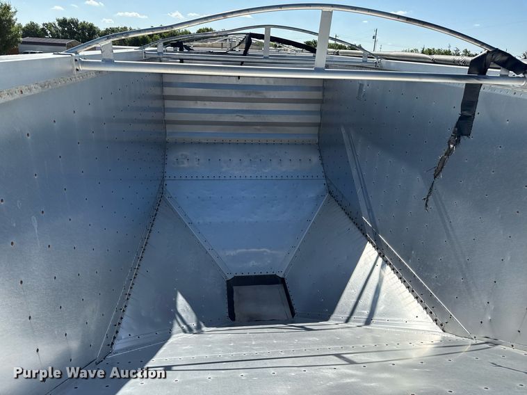 image for item DZ8629 2004 Wilson DWH-500 grain trailer