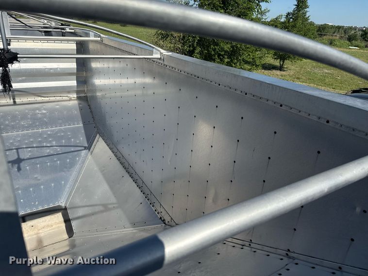 image for item DZ8629 2004 Wilson DWH-500 grain trailer