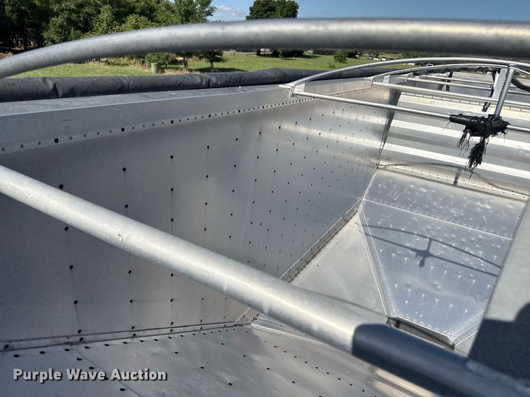 image for item DZ8629 2004 Wilson DWH-500 grain trailer