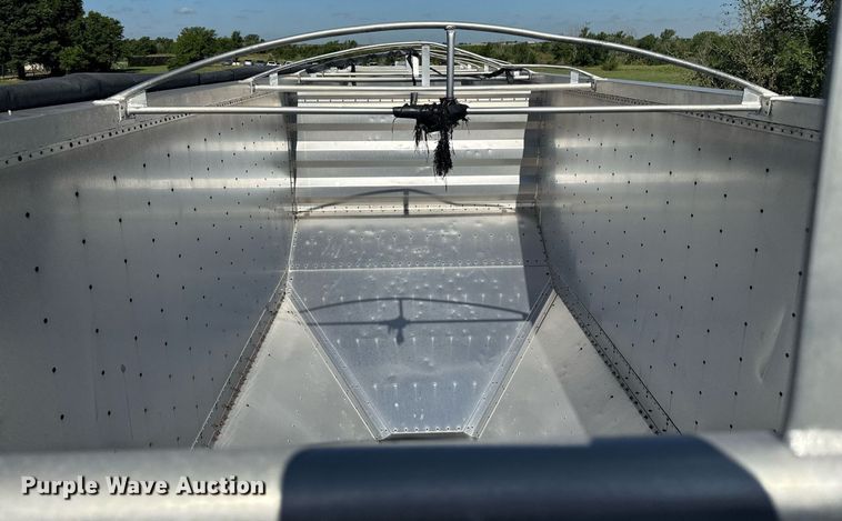 image for item DZ8629 2004 Wilson DWH-500 grain trailer