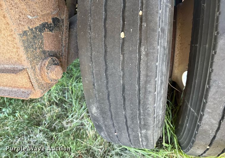 image for item DZ8629 2004 Wilson DWH-500 grain trailer