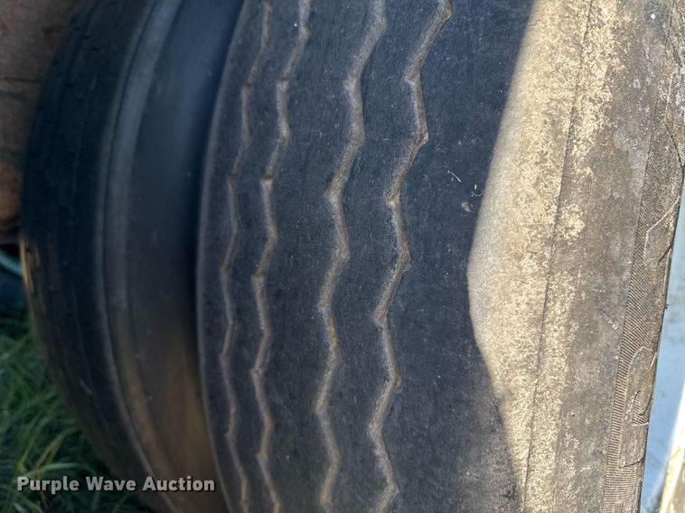 image for item DZ8629 2004 Wilson DWH-500 grain trailer