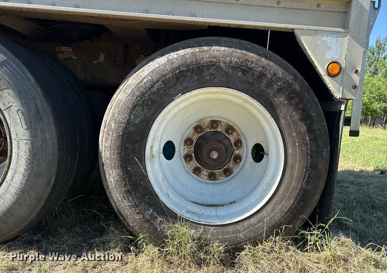 image for item DZ8629 2004 Wilson DWH-500 grain trailer