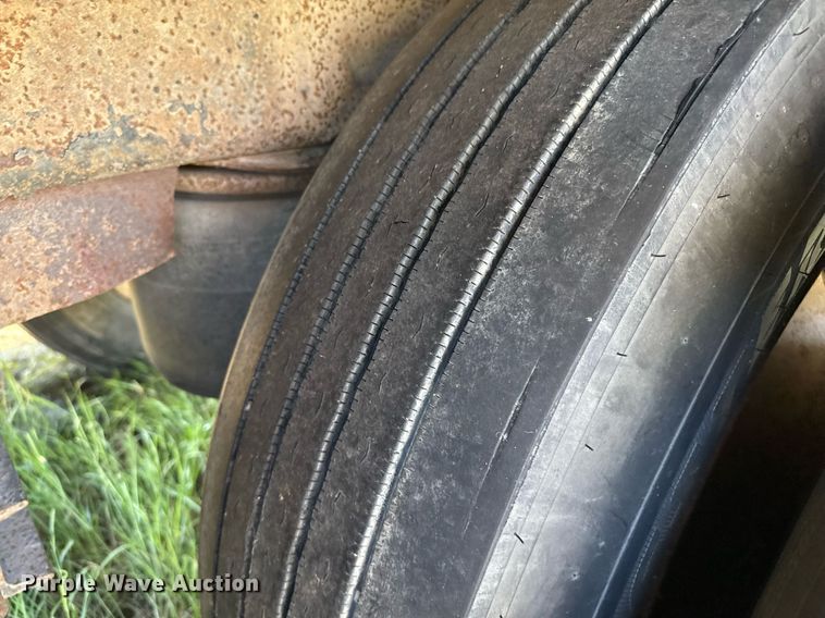 image for item DZ8629 2004 Wilson DWH-500 grain trailer