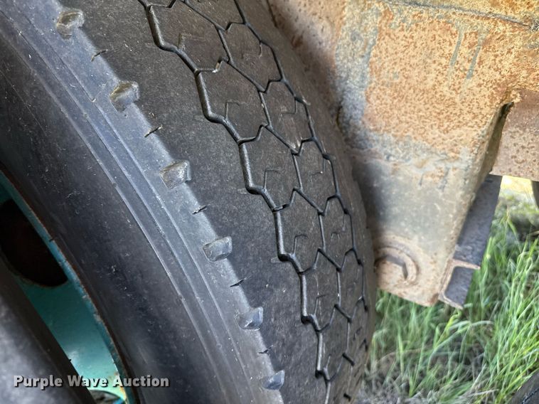 image for item DZ8629 2004 Wilson DWH-500 grain trailer