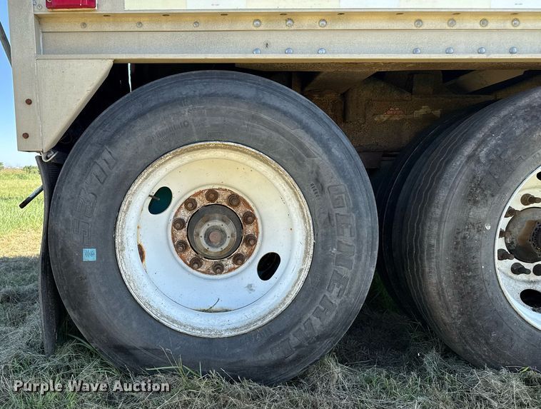 image for item DZ8629 2004 Wilson DWH-500 grain trailer