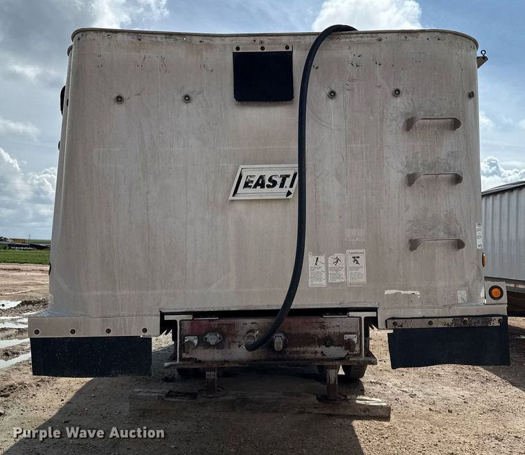 image for item DZ8746 2005 East end dump trailer