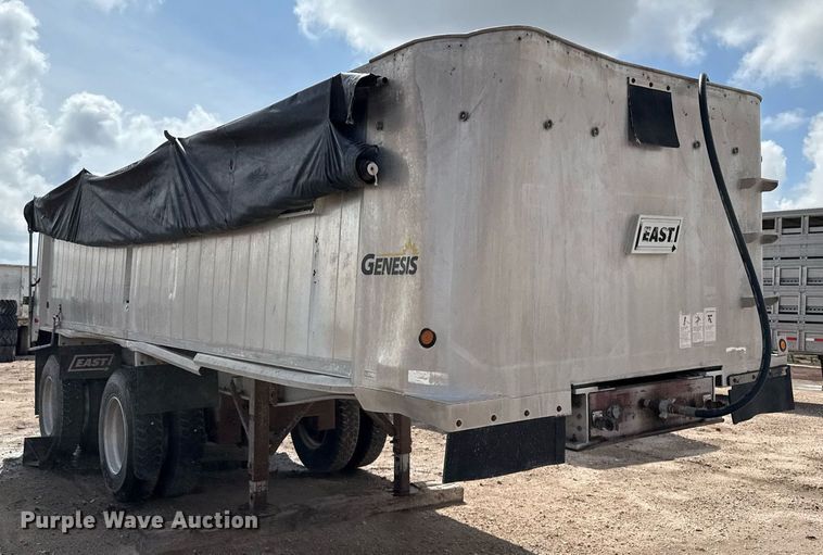 image for item DZ8746 2005 East end dump trailer