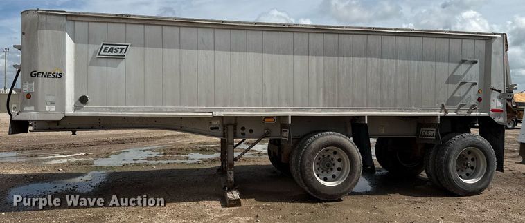 image for item DZ8746 2005 East end dump trailer