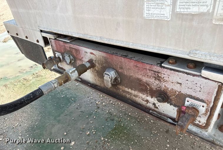 image for item DZ8746 2005 East end dump trailer