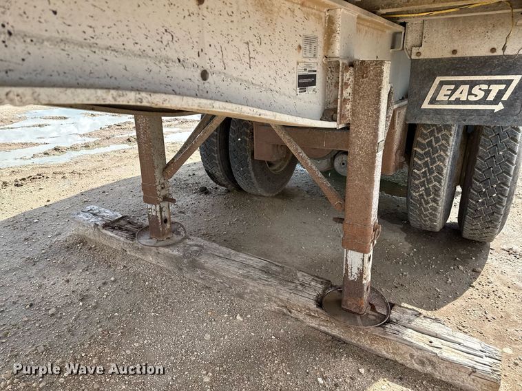 image for item DZ8746 2005 East end dump trailer