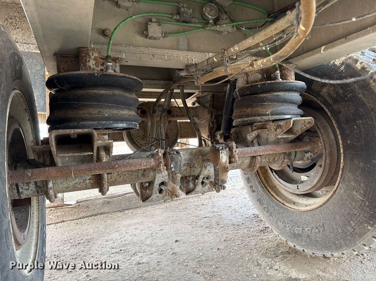 image for item DZ8746 2005 East end dump trailer