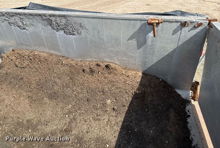 image for item DZ8746 2005 East end dump trailer