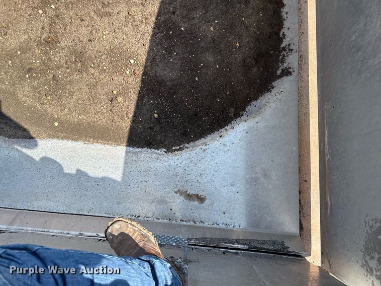 image for item DZ8746 2005 East end dump trailer