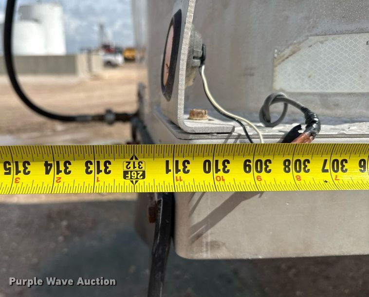 image for item DZ8746 2005 East end dump trailer