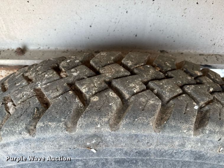 image for item DZ8746 2005 East end dump trailer