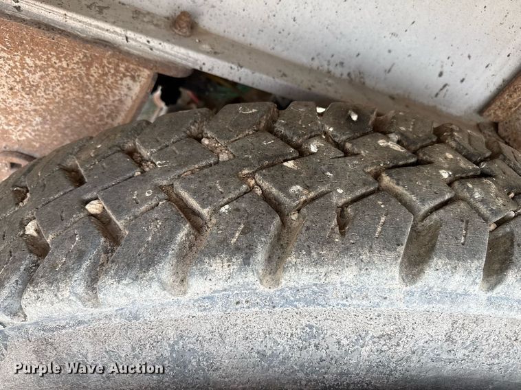 image for item DZ8746 2005 East end dump trailer