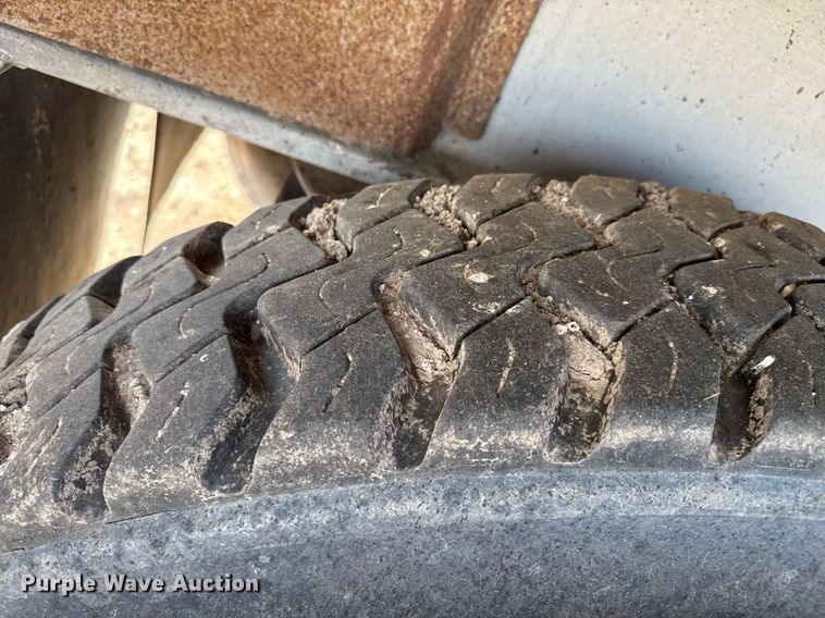 image for item DZ8746 2005 East end dump trailer