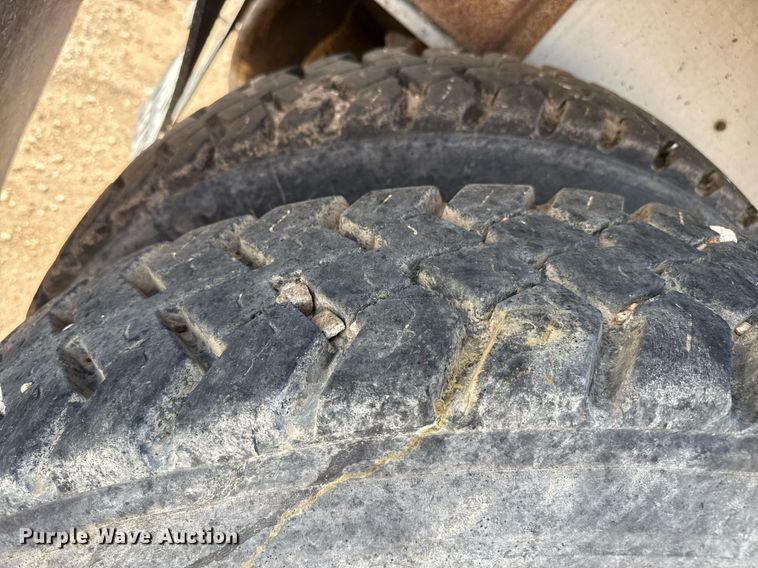 image for item DZ8746 2005 East end dump trailer