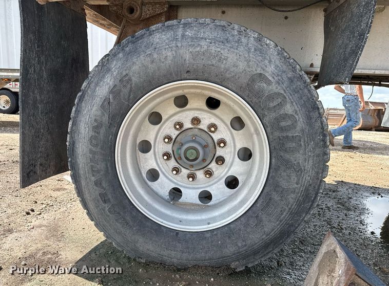 image for item DZ8746 2005 East end dump trailer