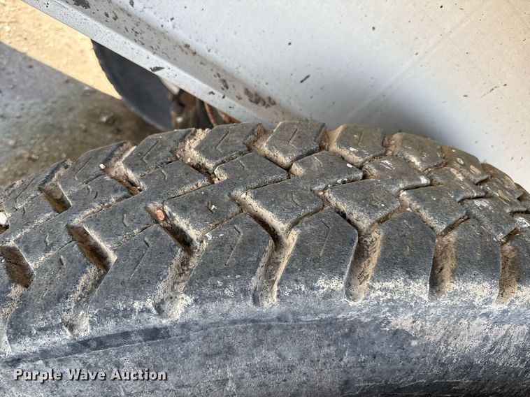 image for item DZ8746 2005 East end dump trailer