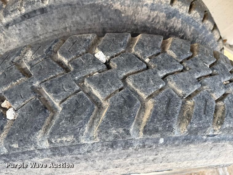 image for item DZ8746 2005 East end dump trailer