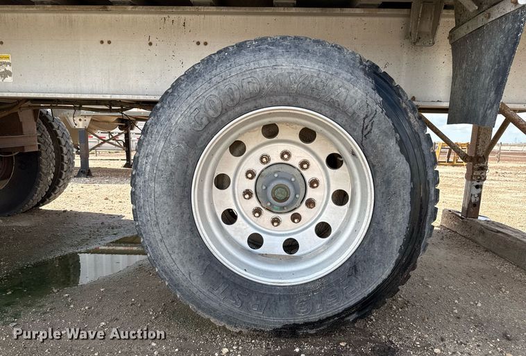 image for item DZ8746 2005 East end dump trailer