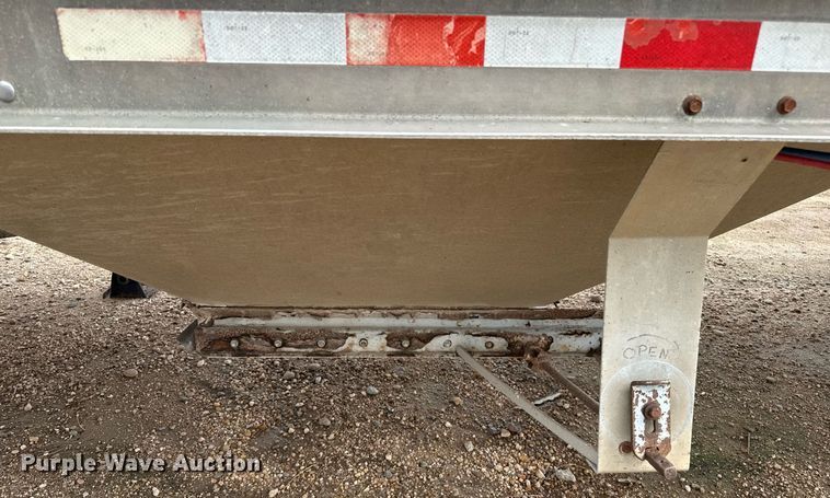 image for item DZ8747 2003 Jet grain trailer