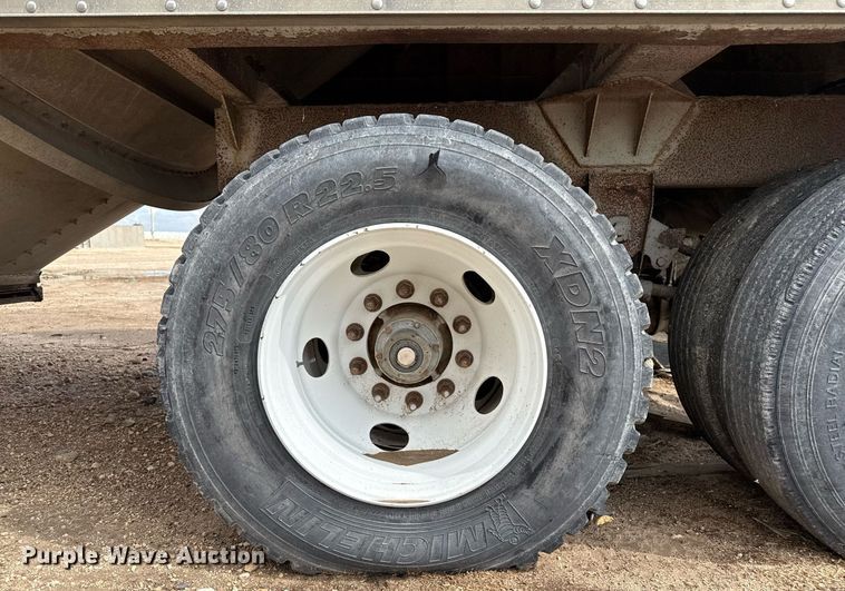 image for item DZ8747 2003 Jet grain trailer