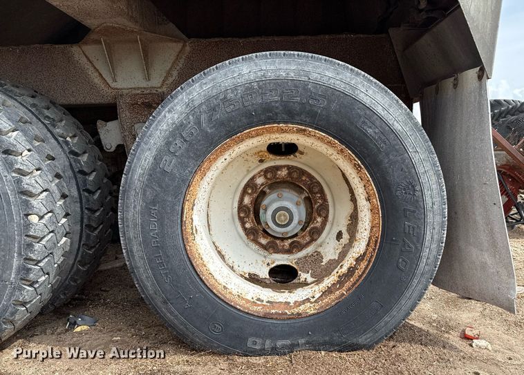 image for item DZ8747 2003 Jet grain trailer