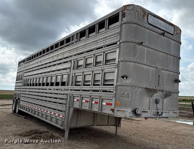 image for item DZ8748 1978 Wilson livestock trailer
