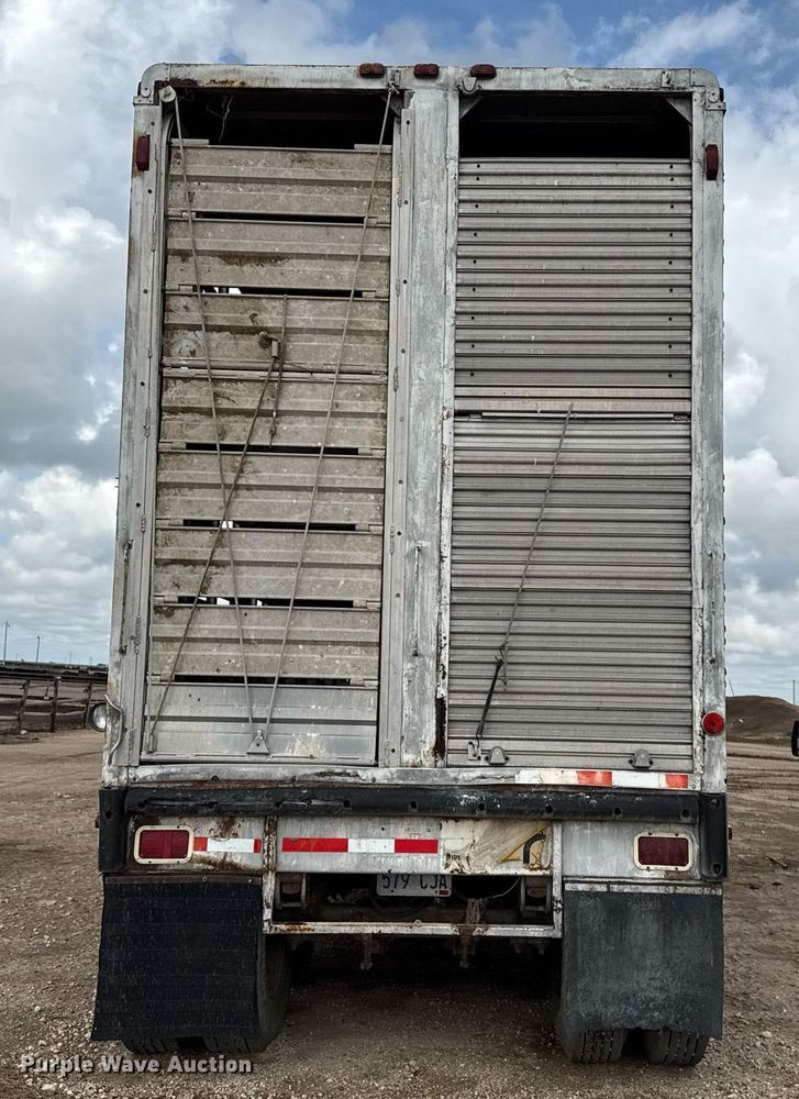 image for item DZ8748 1978 Wilson livestock trailer