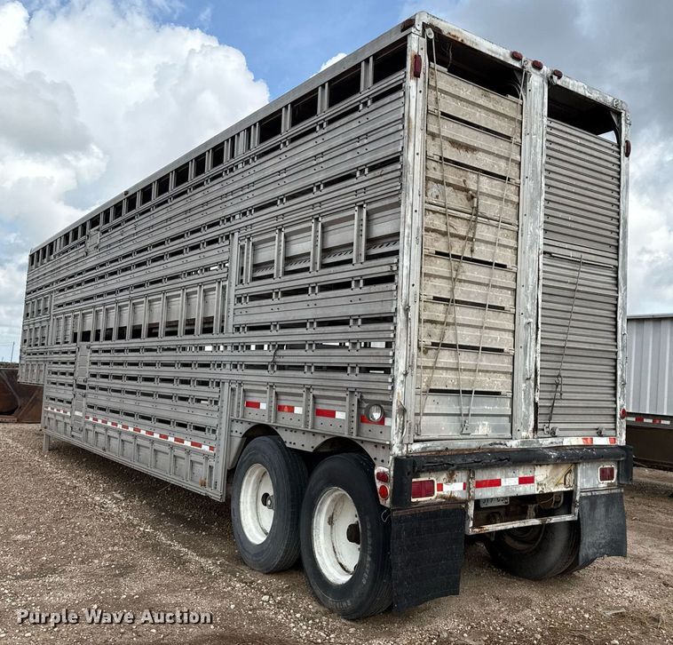 image for item DZ8748 1978 Wilson livestock trailer
