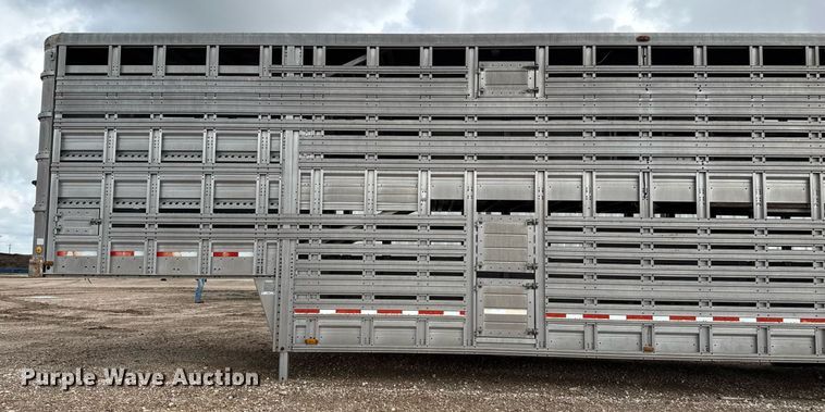 image for item DZ8748 1978 Wilson livestock trailer