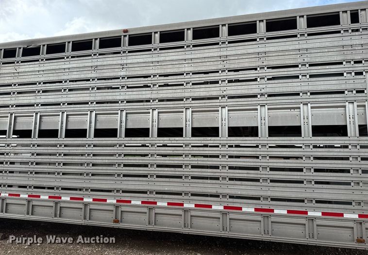 image for item DZ8748 1978 Wilson livestock trailer