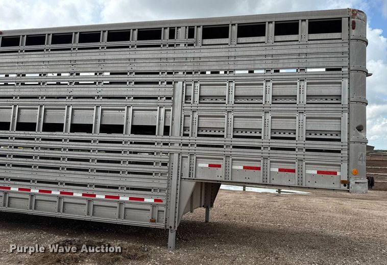 image for item DZ8748 1978 Wilson livestock trailer