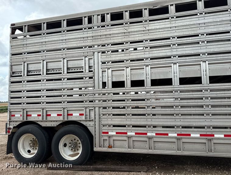 image for item DZ8748 1978 Wilson livestock trailer