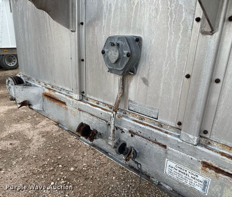 image for item DZ8748 1978 Wilson livestock trailer