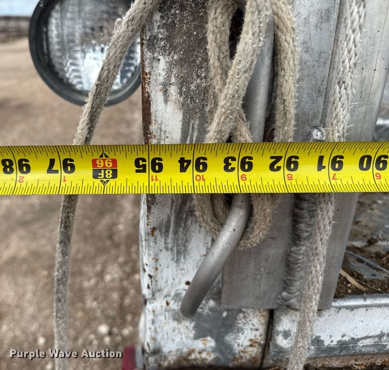 image for item DZ8748 1978 Wilson livestock trailer