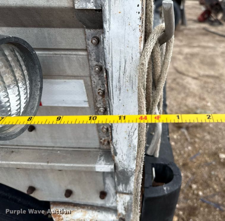 image for item DZ8748 1978 Wilson livestock trailer