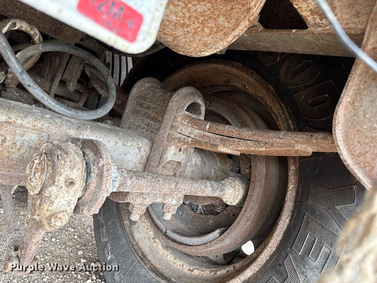 image for item DZ8748 1978 Wilson livestock trailer