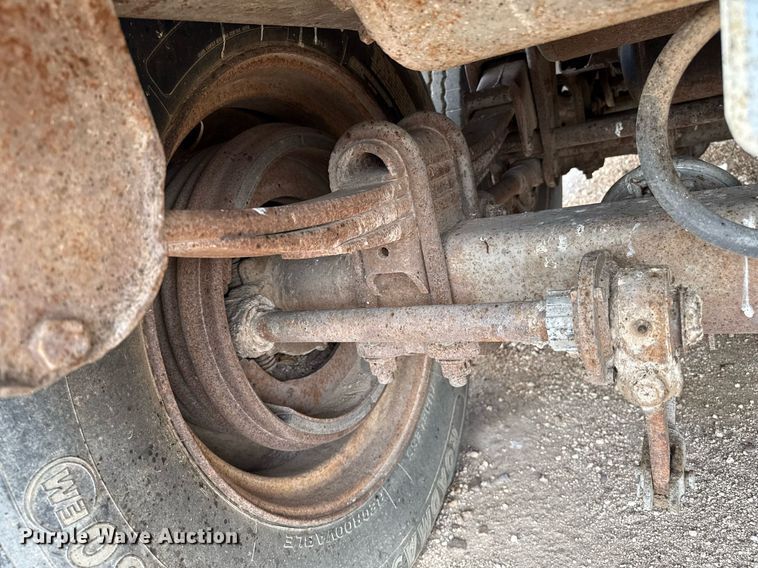 image for item DZ8748 1978 Wilson livestock trailer