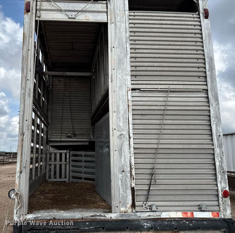 image for item DZ8748 1978 Wilson livestock trailer