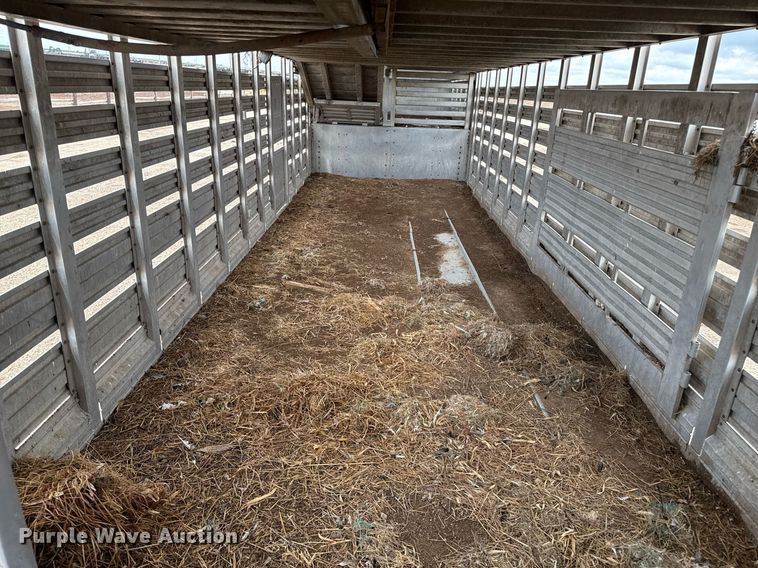 image for item DZ8748 1978 Wilson livestock trailer