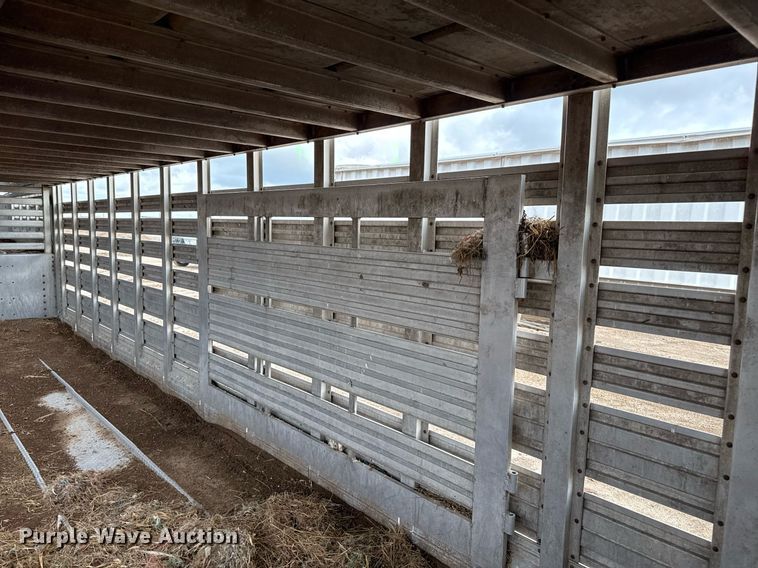 image for item DZ8748 1978 Wilson livestock trailer