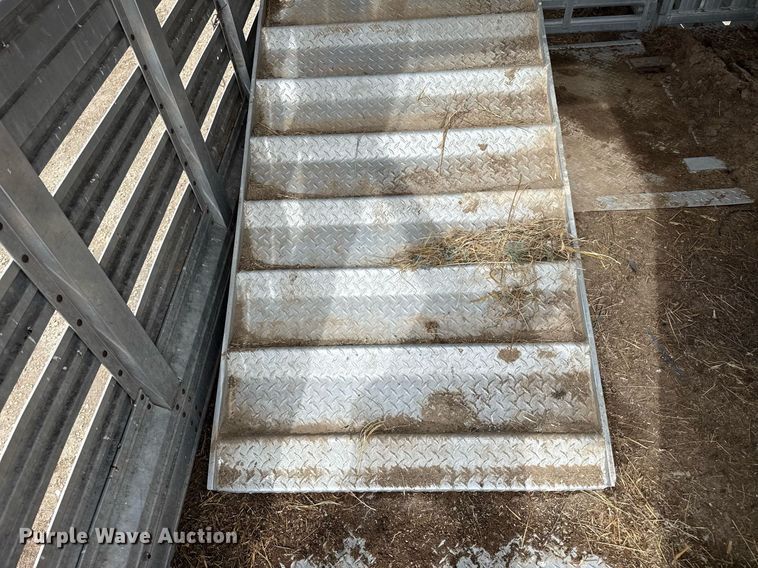 image for item DZ8748 1978 Wilson livestock trailer