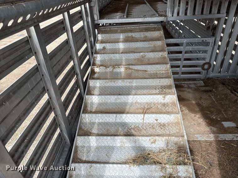 image for item DZ8748 1978 Wilson livestock trailer