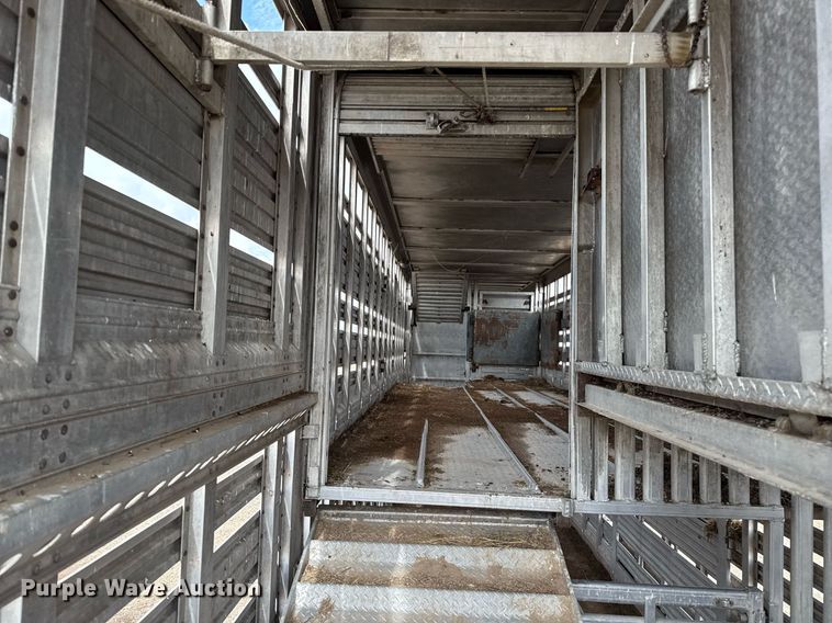 image for item DZ8748 1978 Wilson livestock trailer