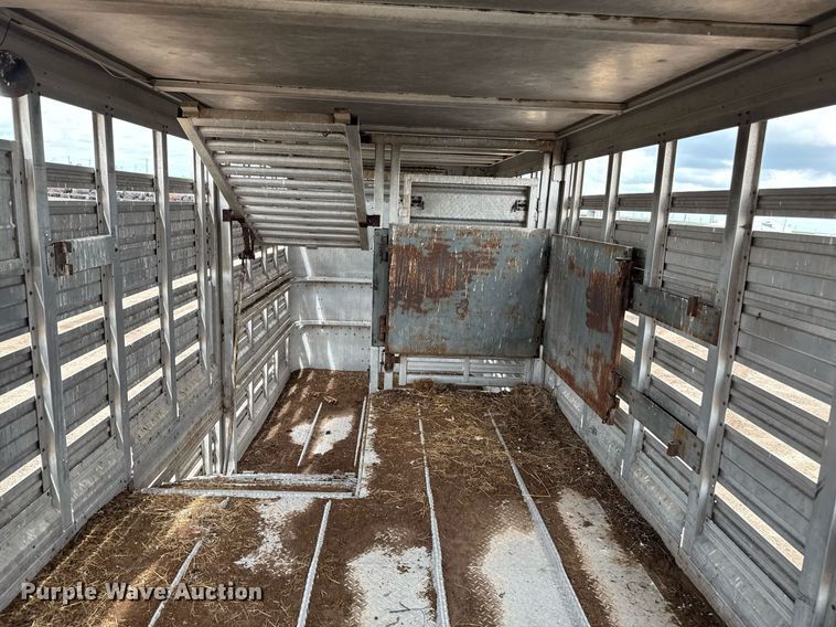 image for item DZ8748 1978 Wilson livestock trailer